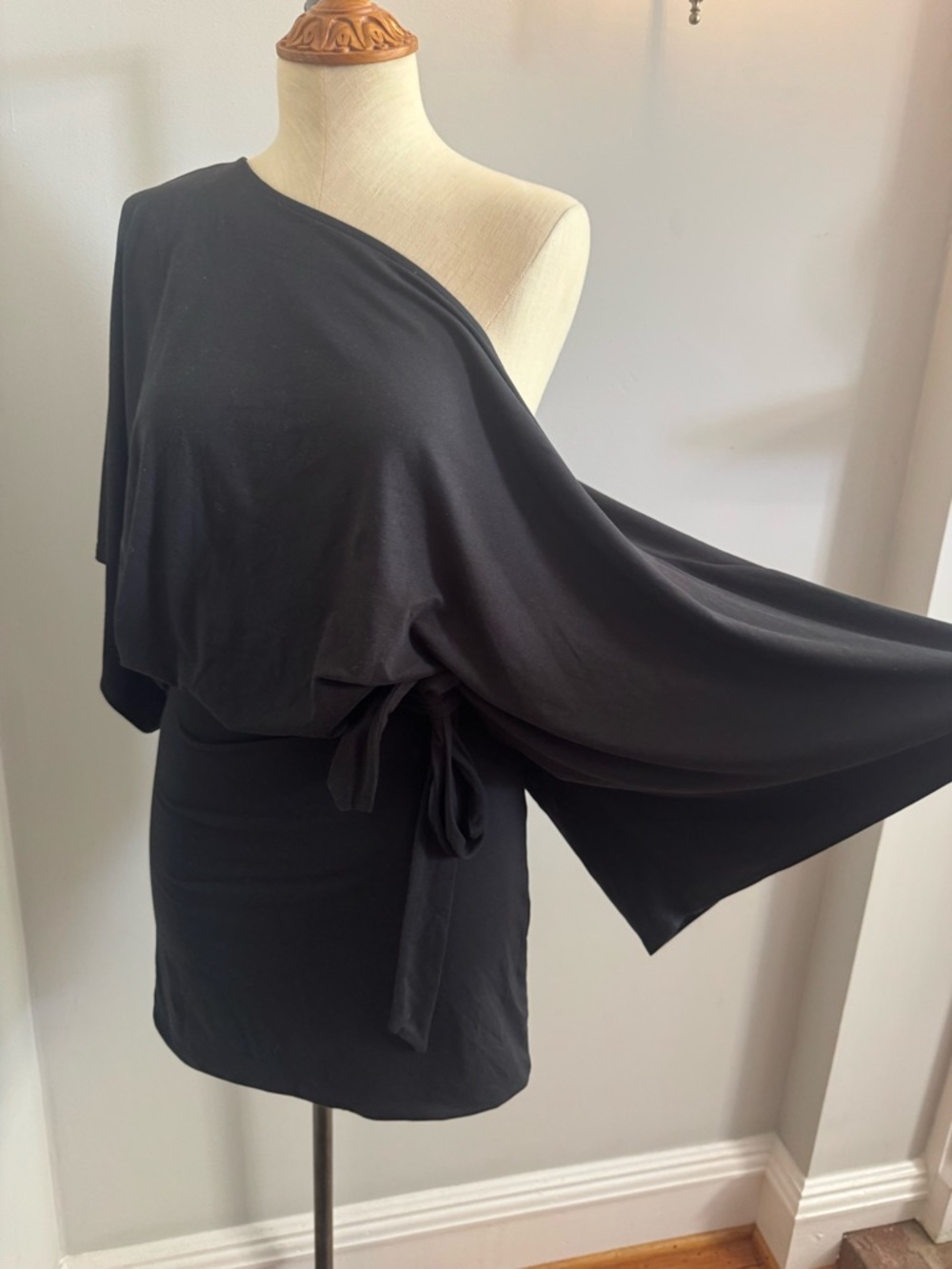 Urban Outfitters Black One-Shoulder Tie Dress - Picture 3 of 5